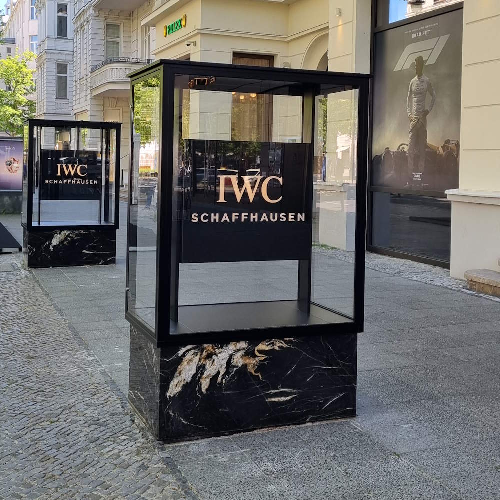 Premium-Boulevardvitrine Gehwegvitrine MAXIMA-34