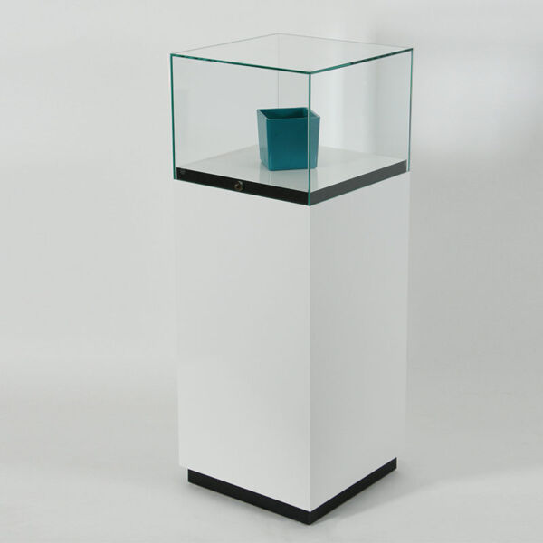 Haubenvitrine mit schwarzem Sockelfuß PUR-39