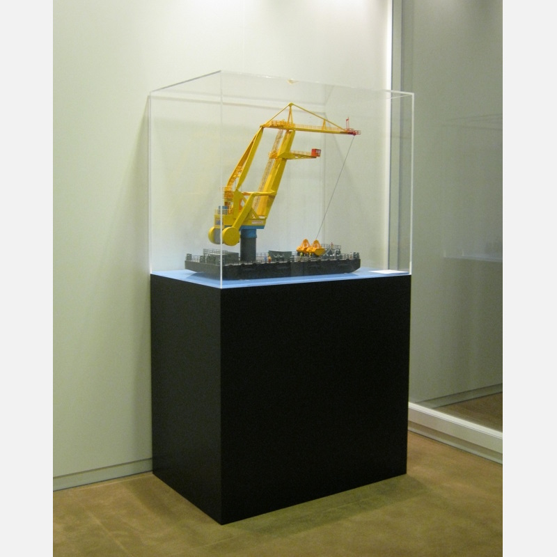 Modellbauvitrine mit Sockel – PUR-58