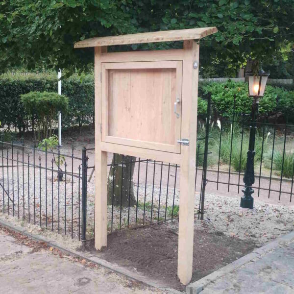Schaukasten aus Holz für außen freistehend mit Dach Modell WOOD-67 für Infomaterialien